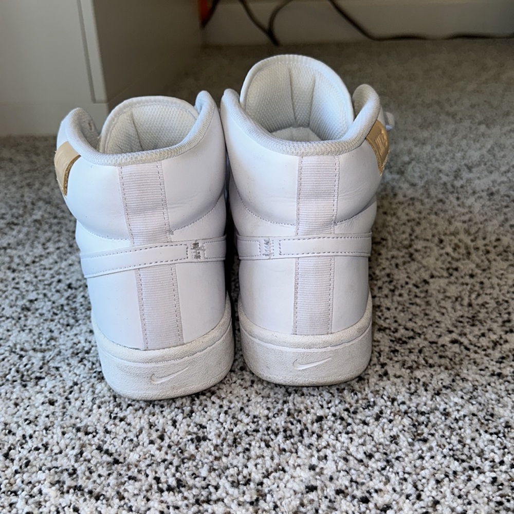 Nike Women’s Court Royale 2 Mid Shoes - Picture 3 of 4